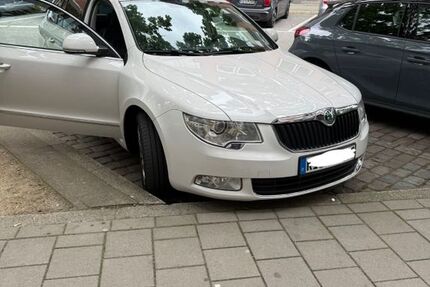 Skoda Superb 199.000 km 6.299 &euro; Kiel 24159