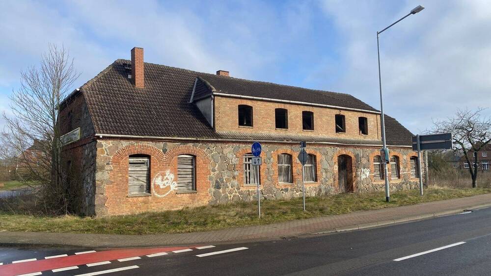 Bauernhaus, Landhaus Möllenhagen - 6 Zimmer, 210 m&sup2;, 66.000&euro; | Angebot:25730985