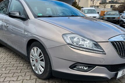 Lancia Delta 106.000 km 4.990 &euro; München 81825