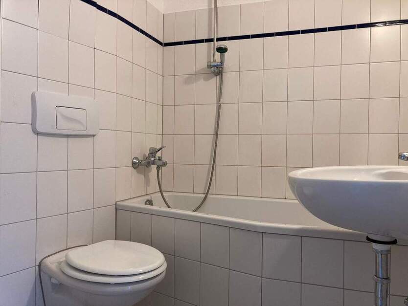 Frisch, hell, bereit fürs Einziehen: 3 Zimmer mit großem Wohnzimmer, offener Küche und Balkon 3 zimmer