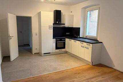 Sanierte 3-Zi.-Whg. mit Einbauküche und Terrasse 3 zimmer