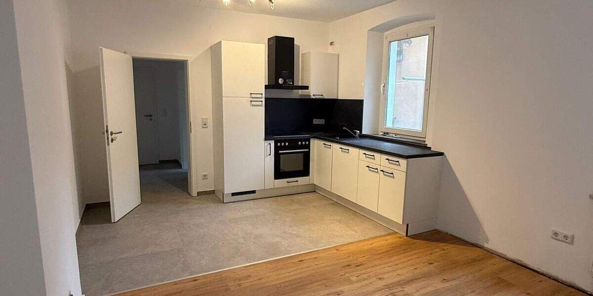 Sanierte 3-Zi.-Whg. mit Einbauküche und Terrasse 3 zimmer