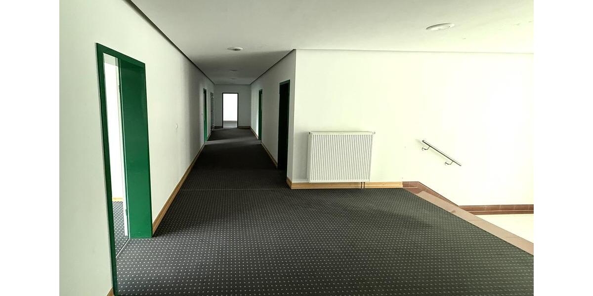 Große Gewerbeeinheit mit Glasfaseranschluss in Peitz zu vermieten! zimmer