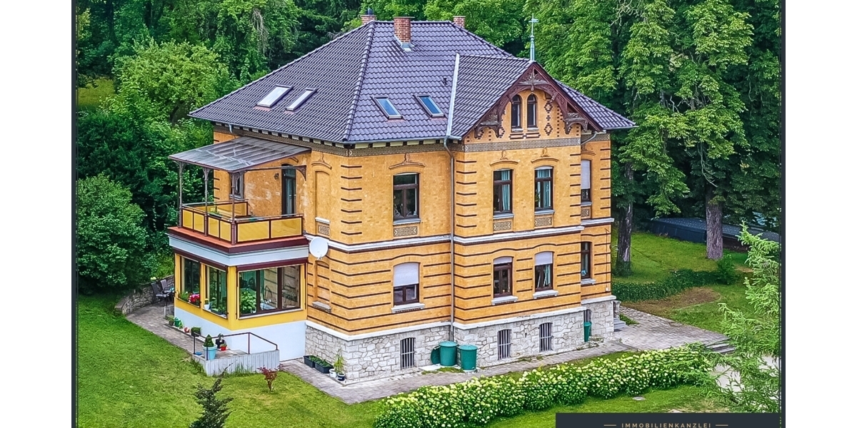 Exklusives Zweifamilienhaus in Pößneck: Eine Synthese aus Historie und Moderne - Zweifamilienhaus Pößneck | Angebot:25856998