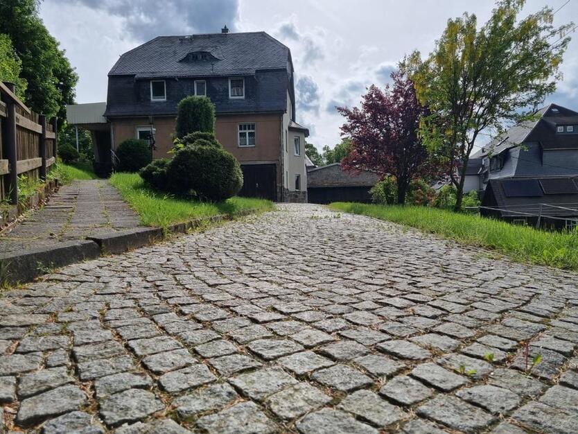 Haus Zweifamilienhaus in Traumlage von Thum Stadtnähe