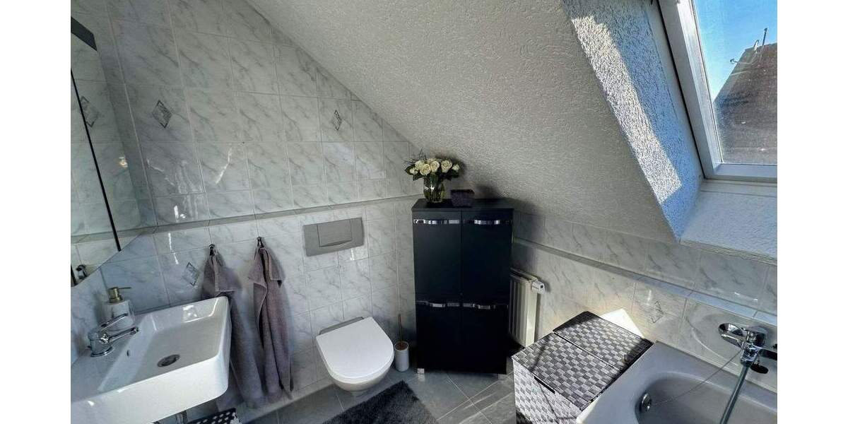 Doppelhaushälfte Drei Gleichen - 5 Zimmer, 120 m&sup2;, 195.000&euro; | Angebot:24567383