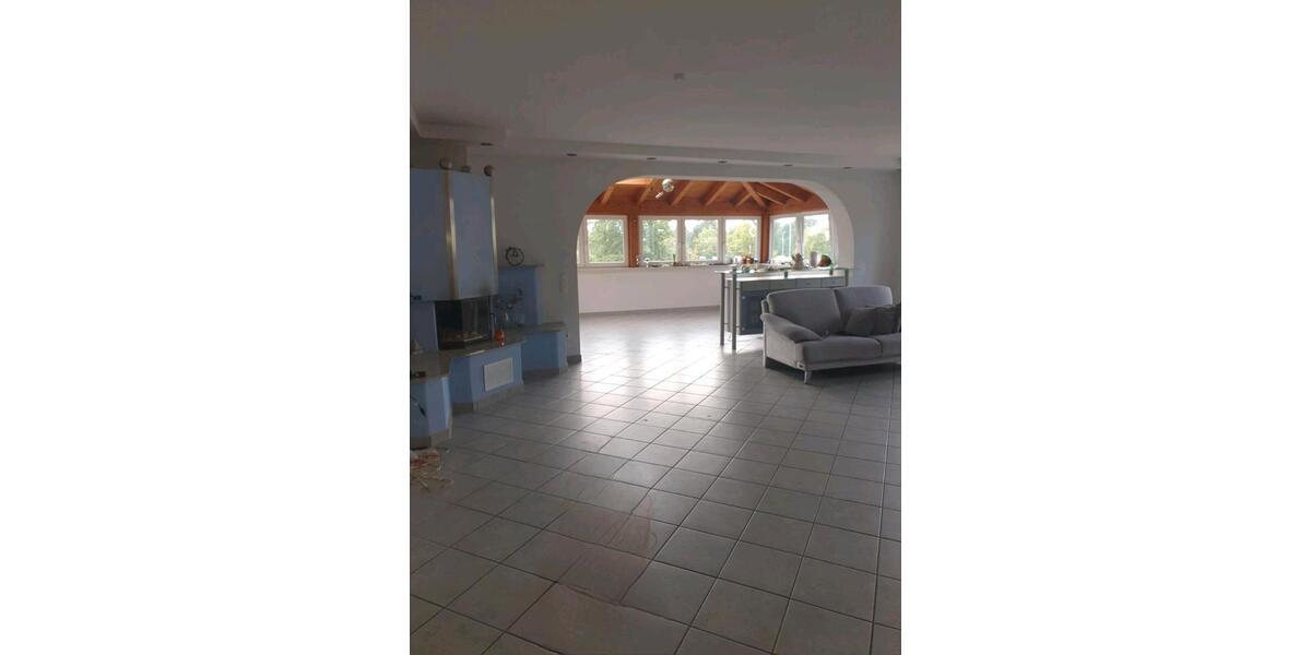 Etagenwohnung Westerstede - 6 Zimmer, 230 m&sup2;, 1.800&euro; | Angebot:26042344