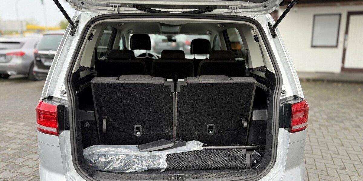 VW Touran 1.Hd / Automatik / AHK / 7 Sitze / Navi 110.000 km 23.490 &euro; Mönchengladbach 41066