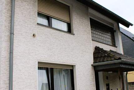 3-Familienhaus in Köln-Dünnwald mit großem Garten und Parkmöglichkeiten! (ohne Maklerprovision) 6 zimmer