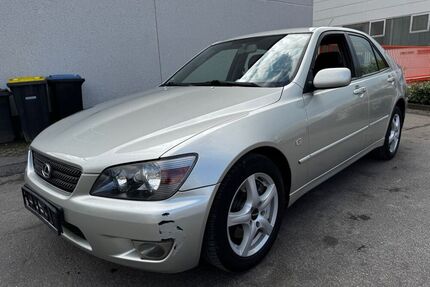 Lexus IS 200