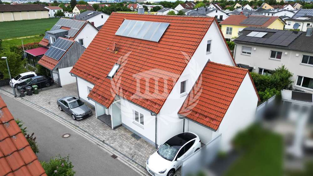 Einfamilienhaus Neutraubling - 10 Zimmer, 260 m&sup2;, 949.000&euro; | Angebot:21499212