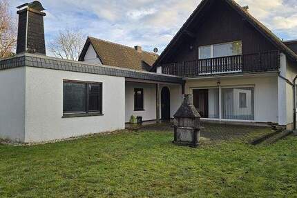 Einfamilien- oder Zweifamilienhaus? Entscheiden Sie doch einfach selbst! Garten u. Garage inklusive! 9 zimmer