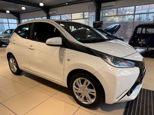 Toyota Aygo (X) 75.500 km 7.499 &euro; Pirmasens 66953