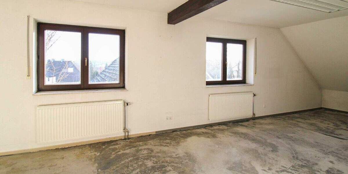 Aufgeteiltes Wohn- und Bürohaus in Sackgassenlage mit Tiefgarage und großem Naturgarten 1 zimmer