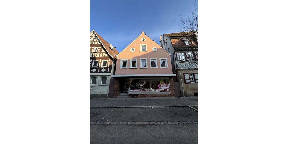 Einfamilienhaus Lauffen am Neckar - 4 Zimmer, 200 m&sup2;, 270.000&euro; | Angebot:24635756