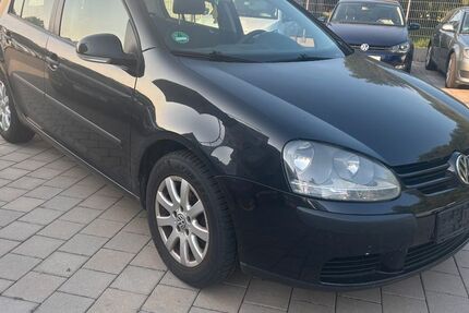 VW Golf 227.000 km 2.499 &euro; Bruchsal-Untergrombach 76646