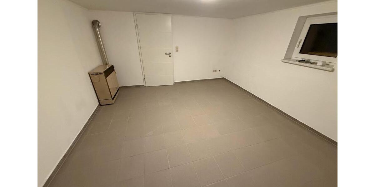 Kleine Kellerwohnung 37,5 m2 1 Zi. + Wohnküche und Bad 2 zimmer