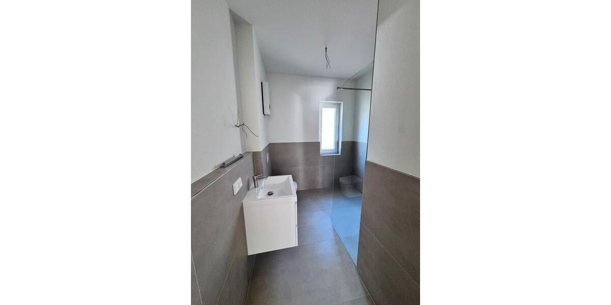 Einfamilienhaus Gummersbach - 3.5 Zimmer, 146 m&sup2;, 1.900&euro; | Angebot:25363993