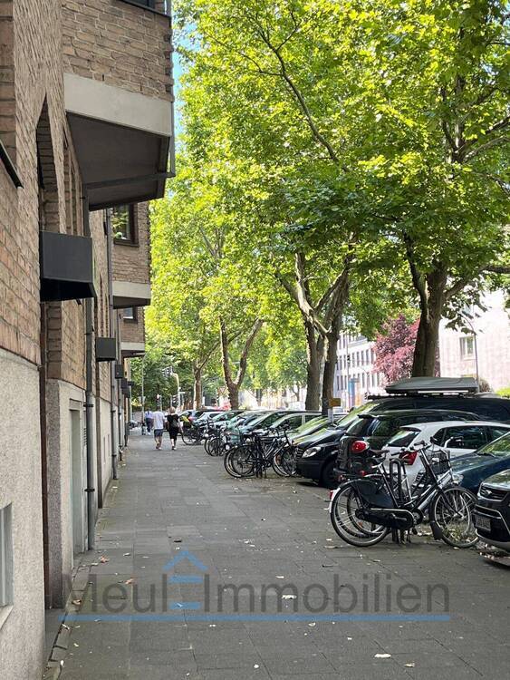 Köln-Braunsfeld, vermietete ETW, 2 Zimmer, ca. 48 m², Balkon, TG-Stellplatz