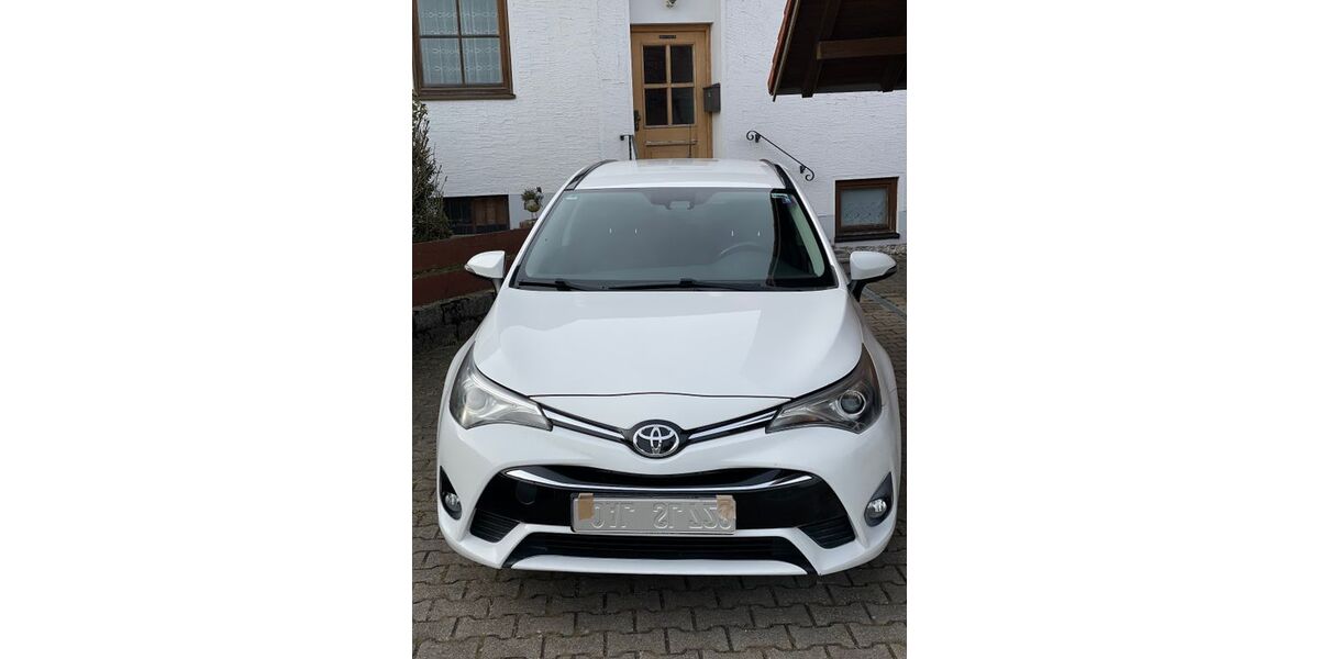 Toyota Avensis 178.500 km 8.800 &euro; Ruderatshofen 87674