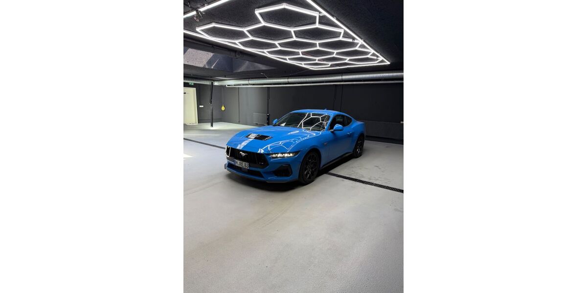 Ford Mustang 3.500 km 51.500 &euro; München 81825