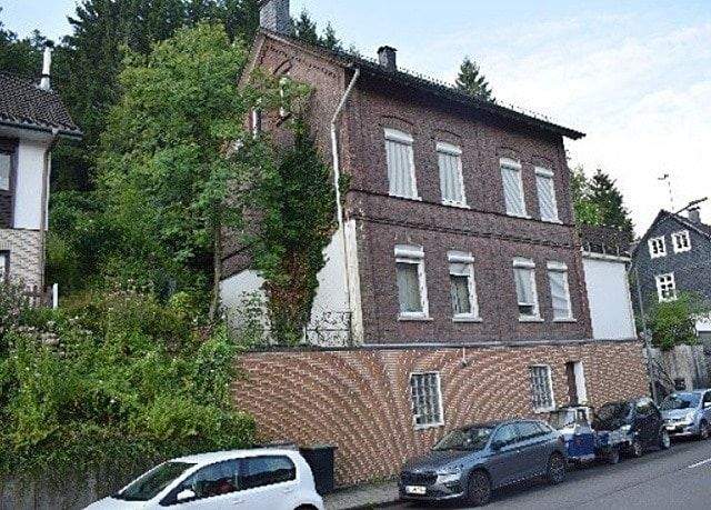 Mehrfamilienhaus, Wohnhaus Radevormwald Dahlhausen - 9 Zimmer, 235 m&sup2;, 98.400&euro; | Angebot:25050936