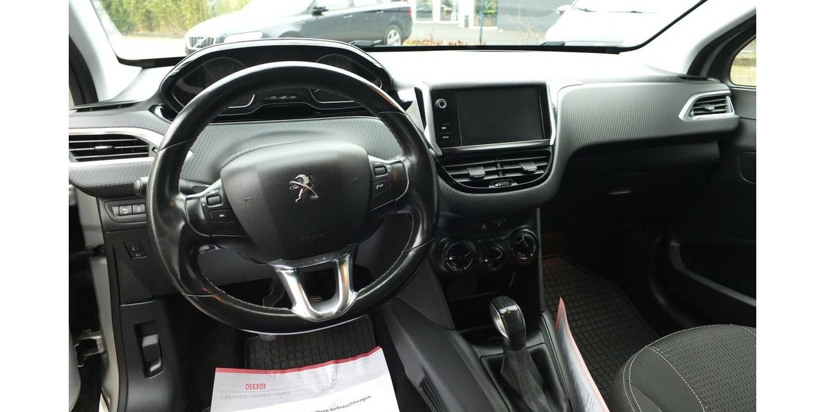 Peugeot 208 1.2 PURE TECH ALLURE KLIMAPDC SHZ SPORT LMF 98.599 km 7.500 &euro; Köln 50858