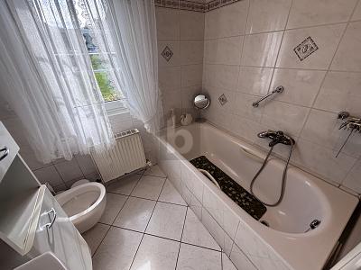 ALLEINLAGE, TOP GRUNDSTÜCK, GEPFLEGT, 3 GARAGEN - Einfamilienhaus Schmelz | Angebot:27145224