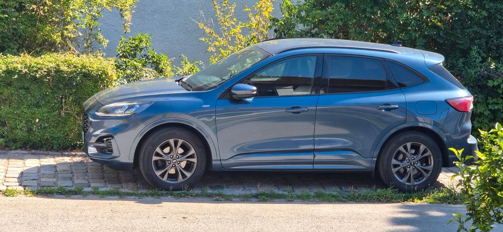 Ford Kuga 80.000 km 22.500 &euro; Germering 82110