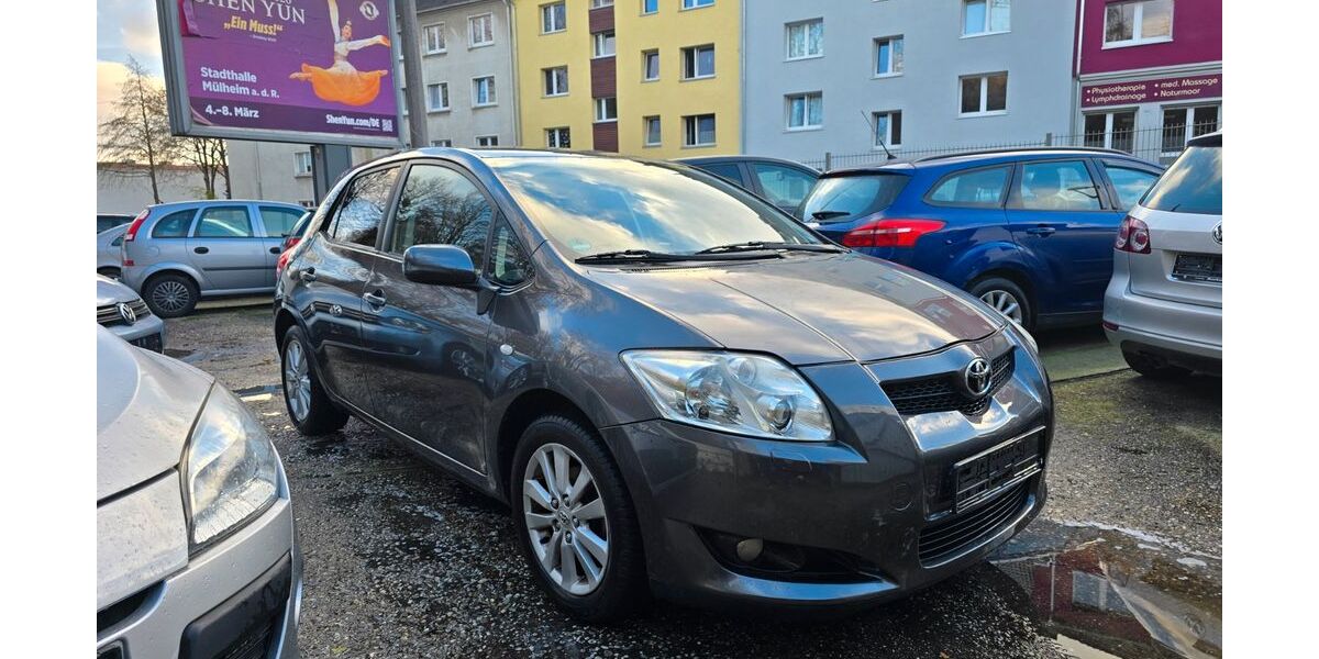 Toyota Auris 124.000 km 7.500 &euro; Essen 45144