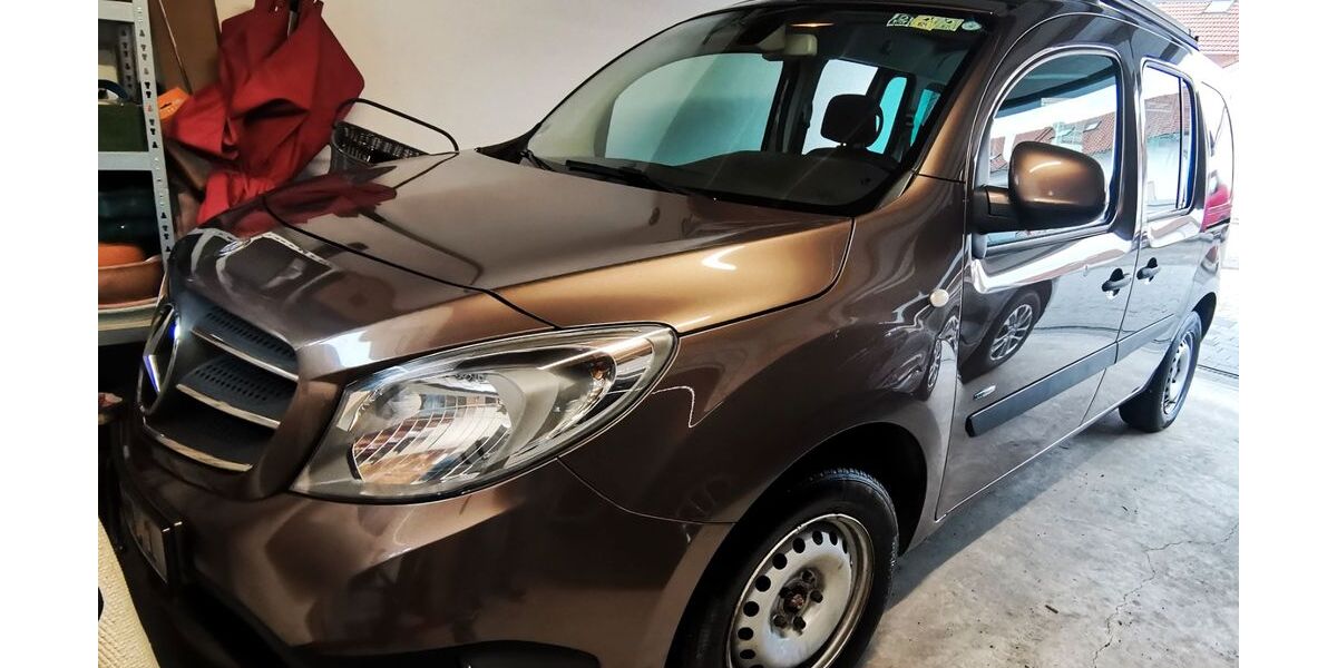 Mercedes-Benz Citan 111.000 km 12.650 &euro; Haag 83527
