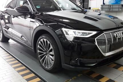 Audi e-tron 86.832 km 30.700 € Rastede/ Wahnbek 26180