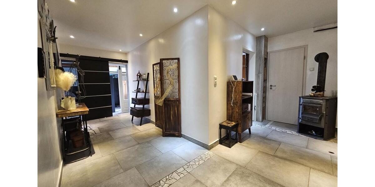 Mehrfamilienhaus, Wohnhaus Wilhelmshaven - 9 Zimmer, 240 m&sup2;, 420.000&euro; | Angebot:26522213