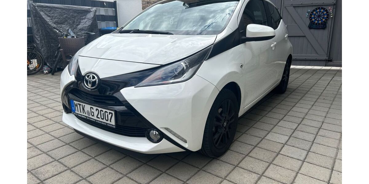 Toyota Aygo (X) 62.000 km 7.399 &euro; Liederbach 65835