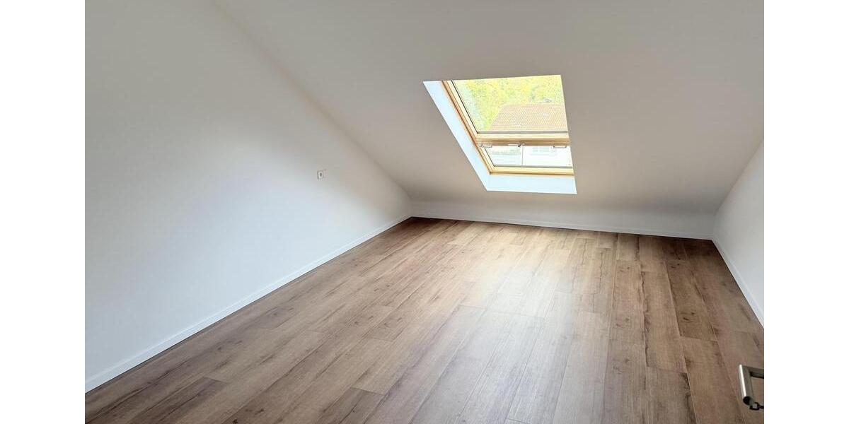 Dachgeschoßwohnung Esslingen am Neckar Oberesslingen - 2.5 Zimmer, 59 m&sup2;, 990&euro; | Angebot:25379019