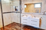 Luxuriös möbliertes Etagen-Apartment mit Garten, Photovoltaik & Premium-Ausstattung – ca. 230 m² Woh