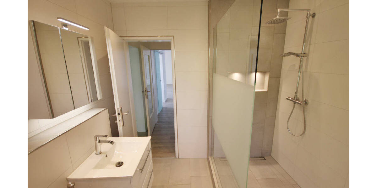 Etagenwohnung Lage - 3 Zimmer, 93 m&sup2;, 220.000&euro; | Angebot:26657743