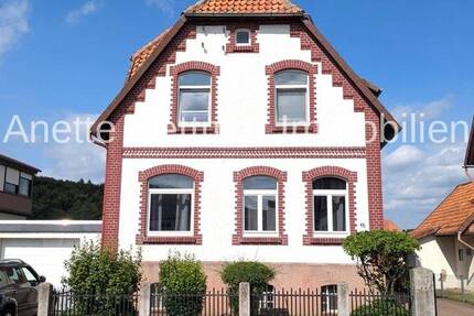 Zweifamilienhaus: Altbaucharme mit großem Anbau, Garage, Carport, Wallboxkabelanschlüssen... 8 zimmer