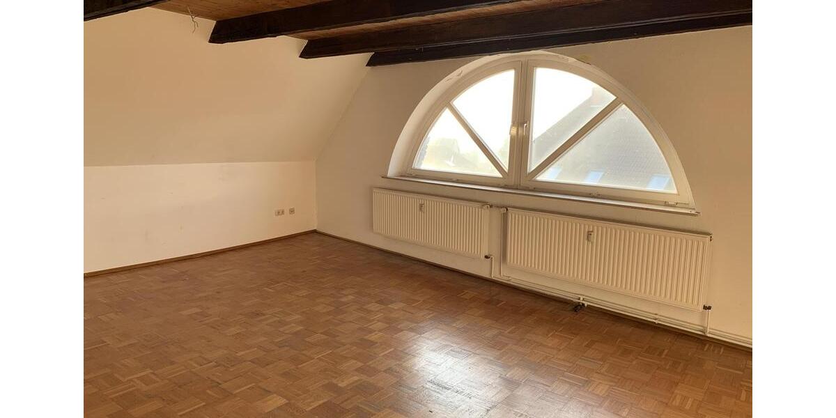 Renovierte große 3 Zimmer Dachgeschosswohnung in Schönberg ab sofort zu vermieten 3 zimmer