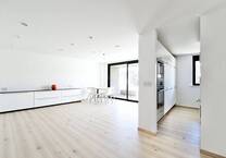Erstbezug nach Sanierung: TraumWohnung in Bestlage mit 81 m2, 3 Zimmern, Südbalkon + XL-Garage!
