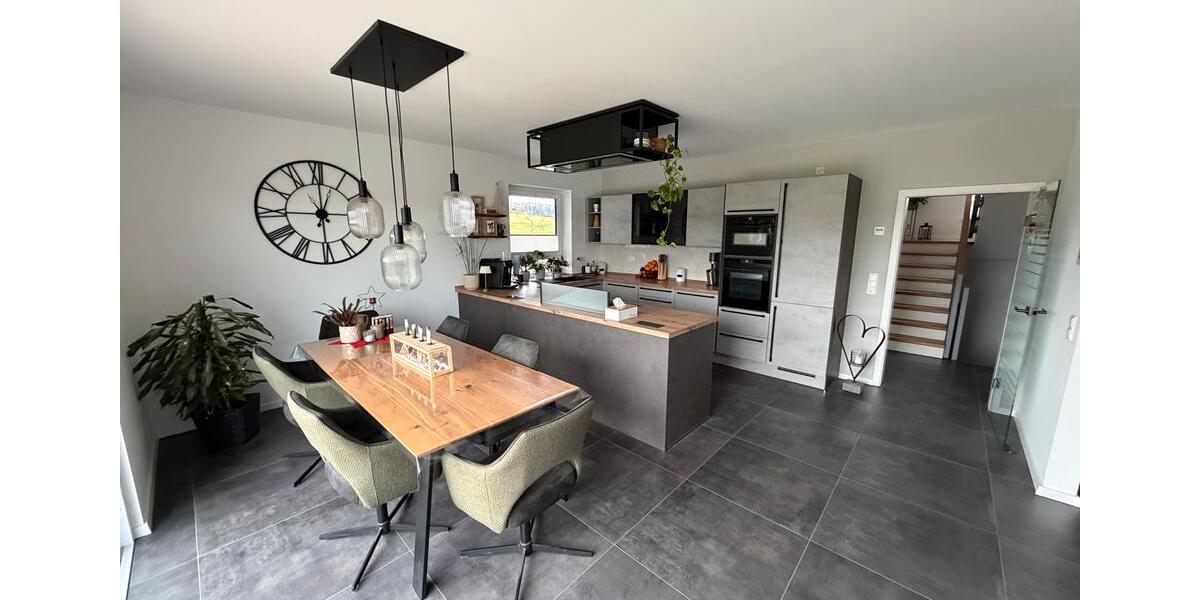 Einfamilienhaus Bad Arolsen - 5.5 Zimmer, 198 m&sup2;, 589.000&euro; | Angebot:24729642