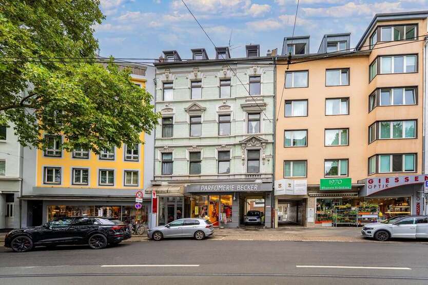 Haus zum Kaufen in Düsseldorf 3.750.000 € 1165 m² 30 zimmer