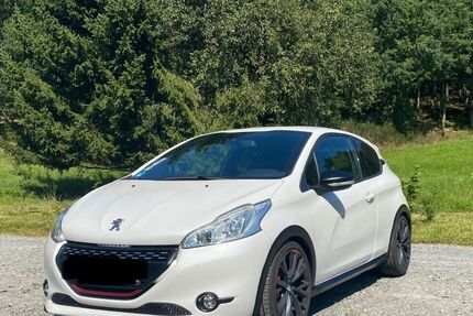Peugeot 208 95.000 km 16.900 € Neunkirchen 57290