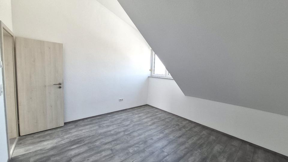 Dachgeschoßwohnung Bad Neustadt an der Saale - 2 Zimmer, 74 m&sup2;, 780&euro; | Angebot:26399602