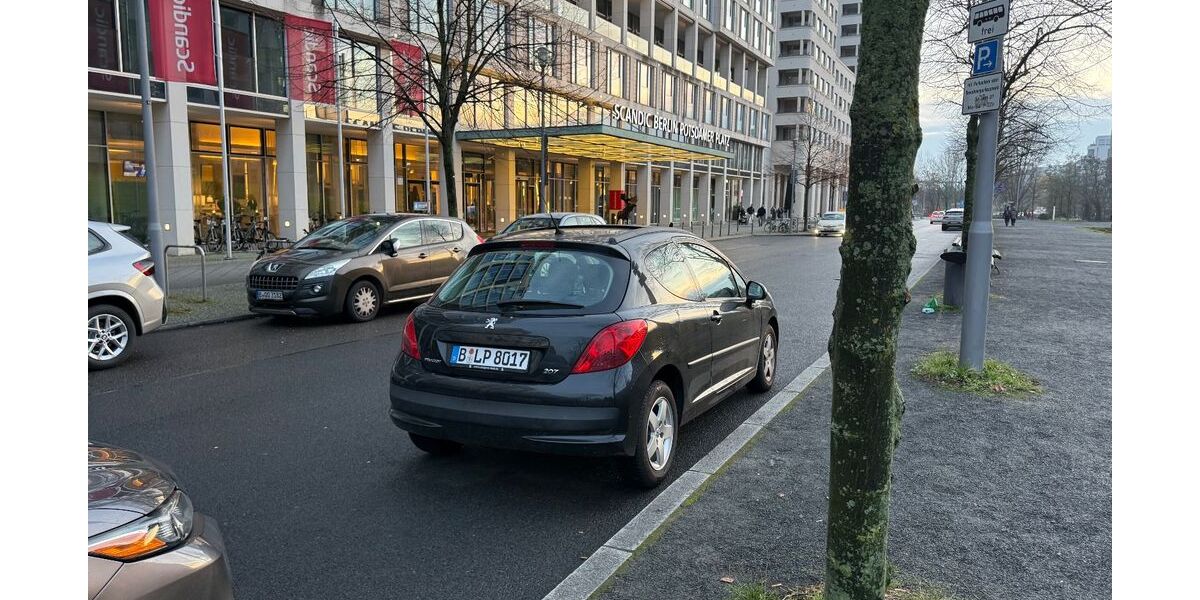 Peugeot 207 113.948 km 2.800 € Berlin 10781