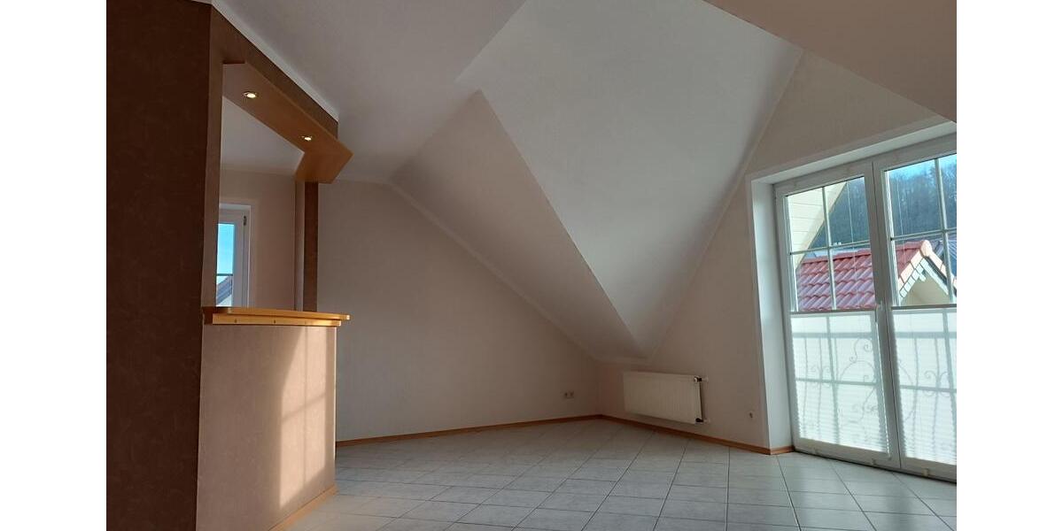 Dachgeschoßwohnung Dipperz - 3 Zimmer, 100 m&sup2;, 850&euro; | Angebot:24795641