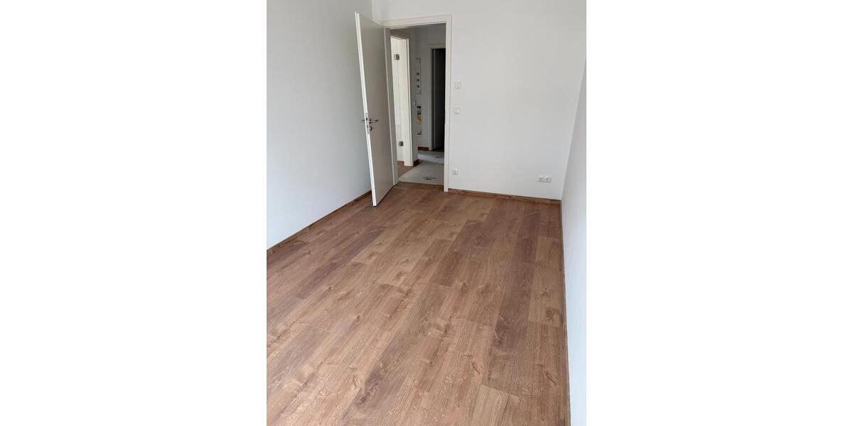 Erdgeschoßwohnung Dresden Klotzsche - 4 Zimmer, 100 m&sup2;, 1.750&euro; | Angebot:26477172