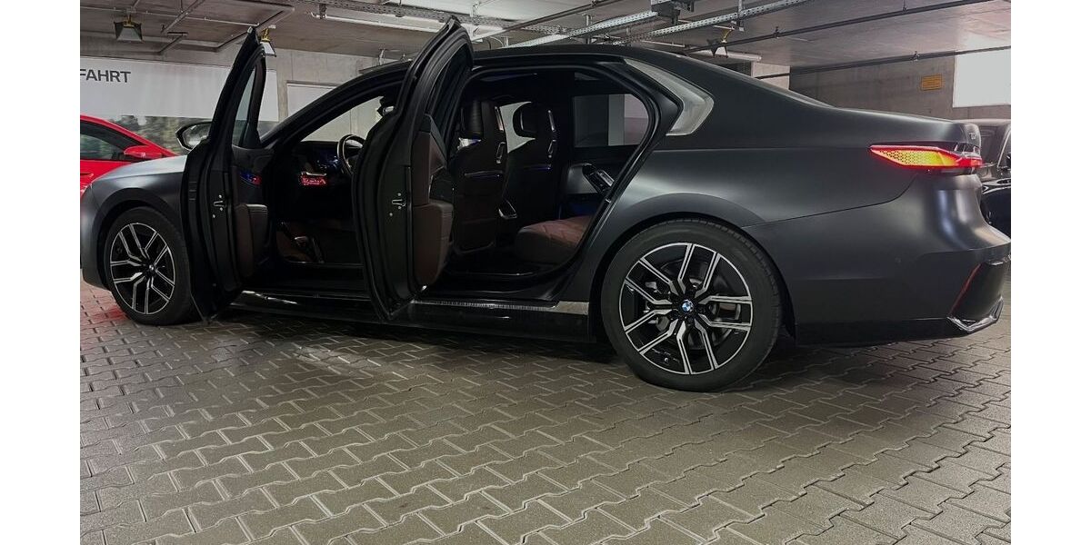BMW i7 4.995 km 95.900 &euro; München 81245