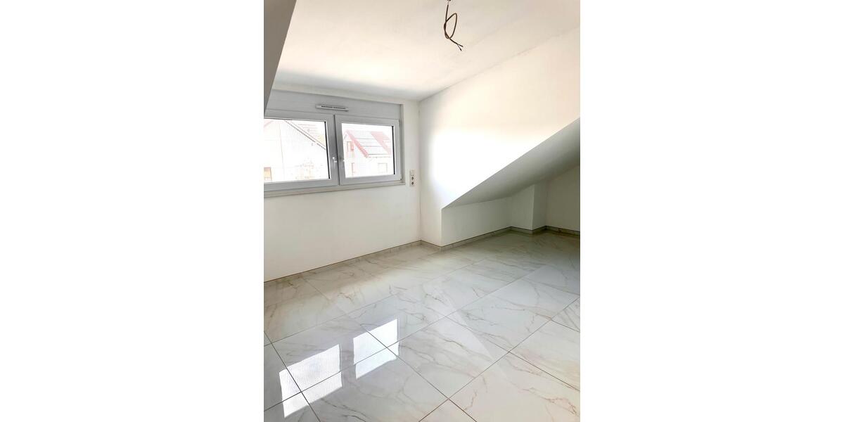 Dachgeschoßwohnung Bischofsheim - 2 Zimmer, 48 m&sup2;, 950&euro; | Angebot:26705427