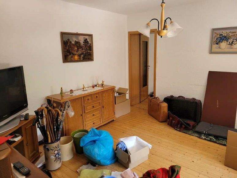 7-ZimmerHAUS MIT 3 BÄDERN, 2 GARAGEN UND GROSSEM GARTEN IN GUTER, ZENTRUMSNAHER WOHNLAGE!